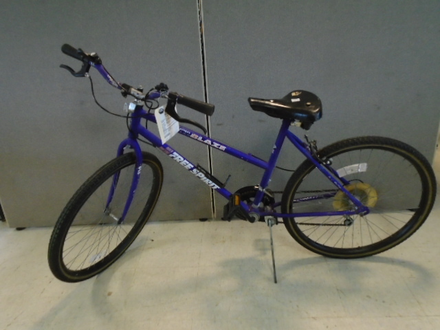 lot 44 image: Free Spirit 12 Speed Bicycle