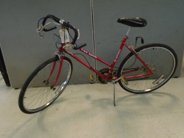 lot 45 image: 10 Speed Free Spirit Bicycle