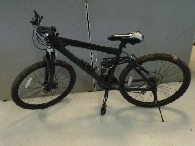 lot 38 image: 21 Speed Mountain Bicycle