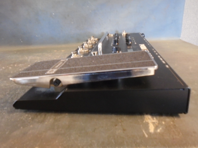 lot 17 image: POD HD400 Sound Equipment