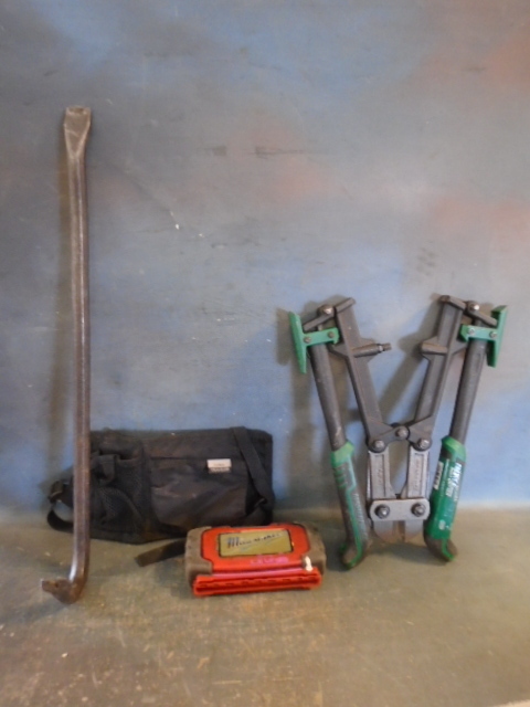 lot 18 image: 24 Folding Bolt Cutter and More