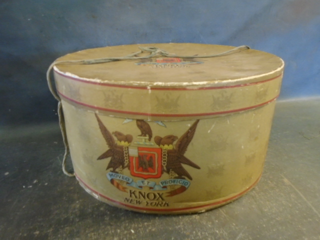 lot 31 image: Vintage Hat Box