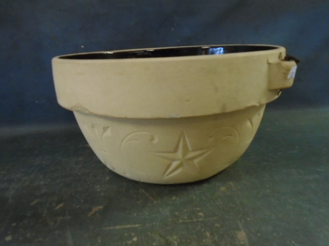lot 56 image: Decorative Clay Pot
