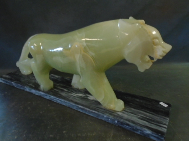 lot 60 image: Glass Panther on Base