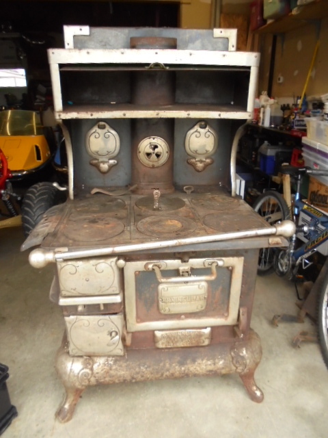 lot 67 image: Vintage Peninsular Cast Iron Wood Stove