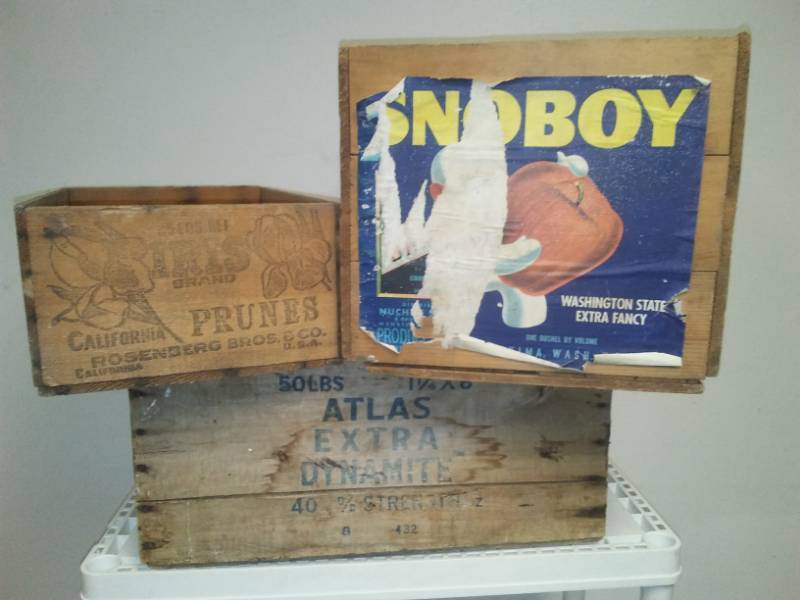 lot 11 image: 3 wooden crate vintage condition.