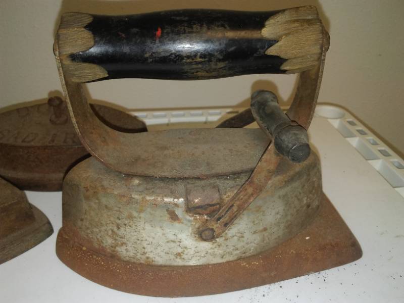 lot 12 image: 4 Sad irons, one handle mechanism,