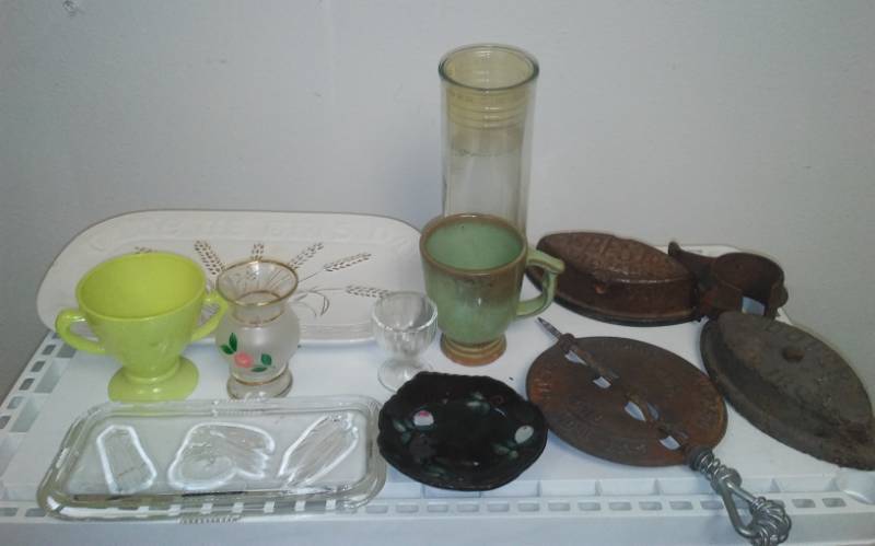 lot 15 image: Vintage cast, glass, pottery and more.