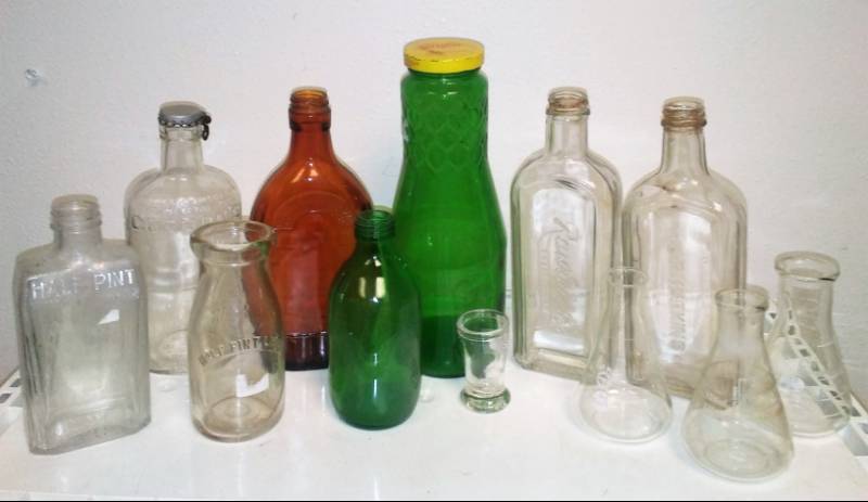 lot 30 image: 12 glass collectible bottles, Watkins, Pyrex, Rawleighs, Gordons.