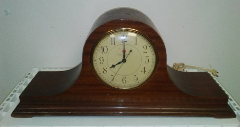lot 43 image: GE mantel clock, working