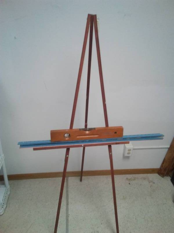 lot 50 image: Easel, yardsticks, wood level vintage.