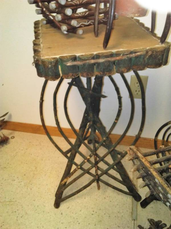 lot 53 image: Furniture, baskets, sticker.