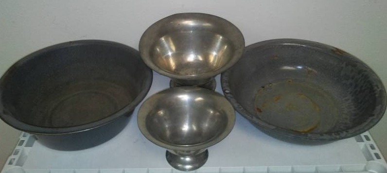 lot 66 image: 2 enamelware and 2 pewter vintage serving