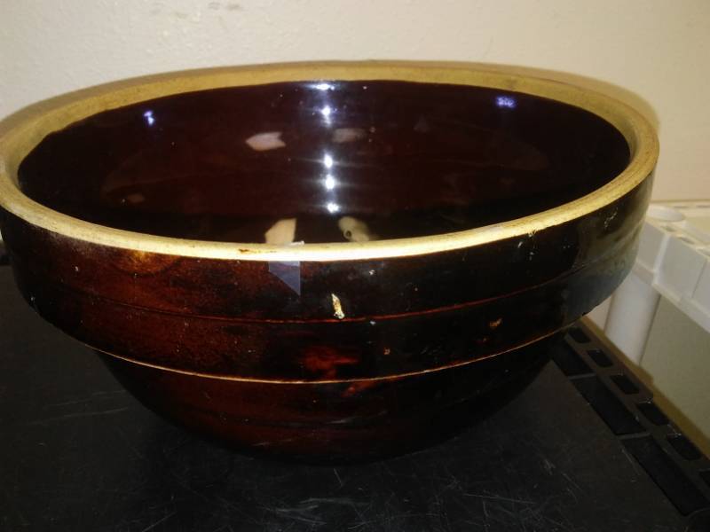 lot 72 image: Crock Style Pottery mixing bowls