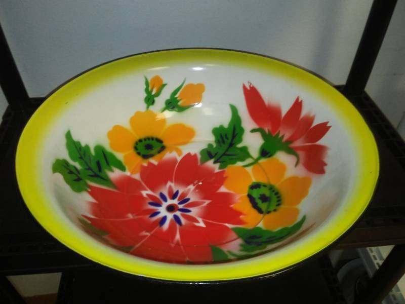 lot 74 image: Hand-painted enamelware Basin, Coke platter, cast eagle claw foot & More.