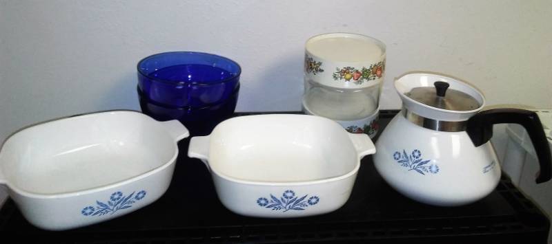 lot 79 image: Corning Ware and more - excellent