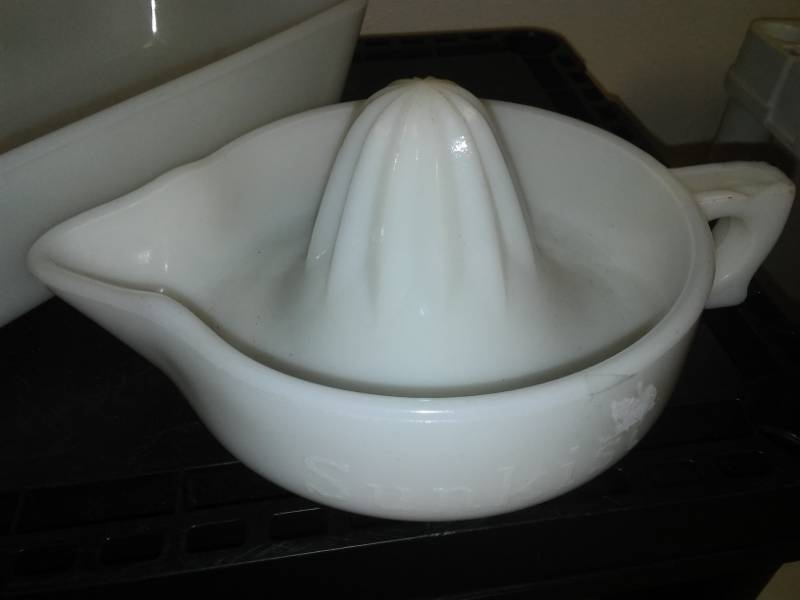 lot 80 image: Porcelain vintage bakeware, Sunkist juicer.