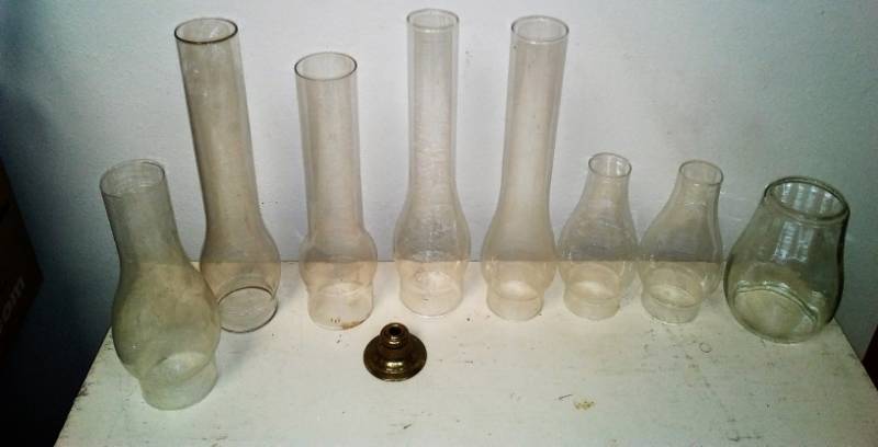 lot 98 image: 8 vintage glass lamp Globes.