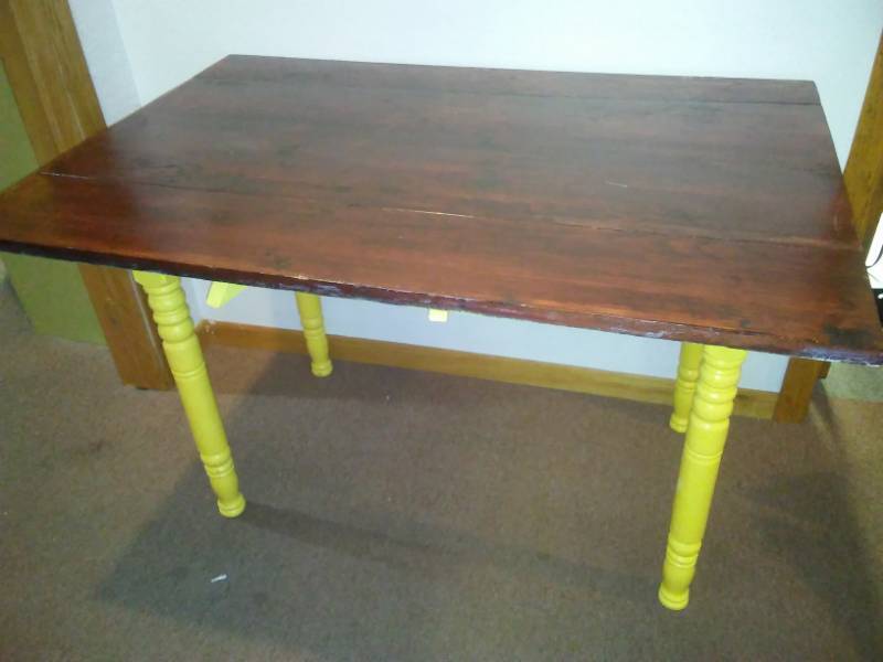 lot 104 image: Drop ledge table - cute.