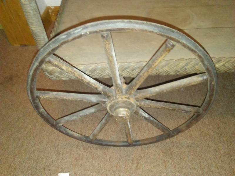 lot 106 image: Vintage wicker serving cart and side table.