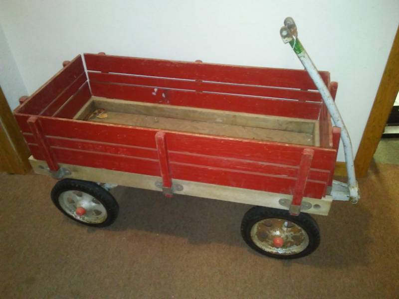 lot 107 image: Vintage wagon Woodside