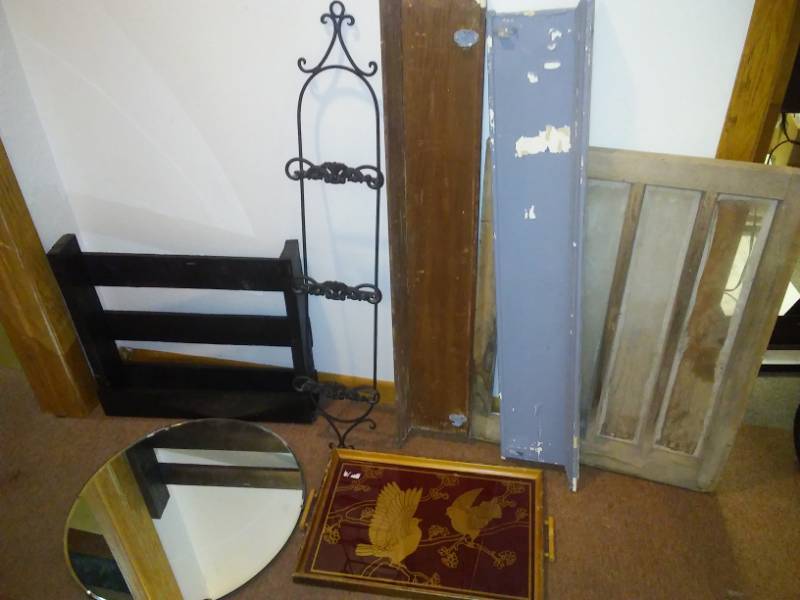 lot 108 image: Miscellaneous vintage. Prairie glass window, doorway trim, mirror and more.