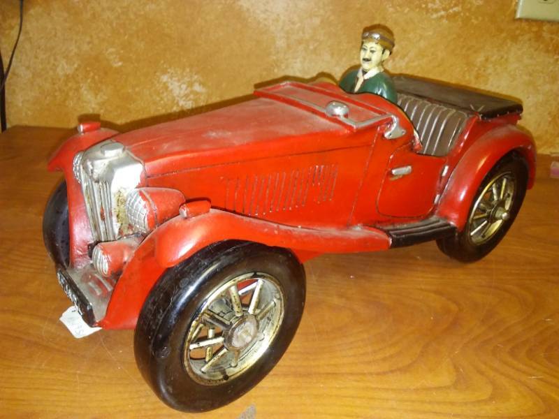 lot 112 image: Collectible decorative Automobile European styling from 1930s - really rolls.