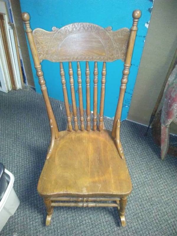 lot 122 image: Wooden rocking chair good condition.