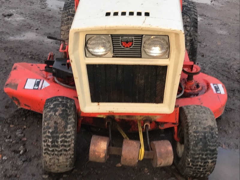 lot 10 image: Simplicity 6216 Lawn Tractor