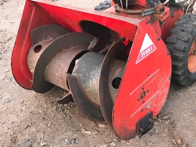 lot 7 image: Toro 826 Snow Blower