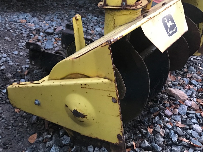 lot 9 image: John Deere Lawn Tractor Snow Blower