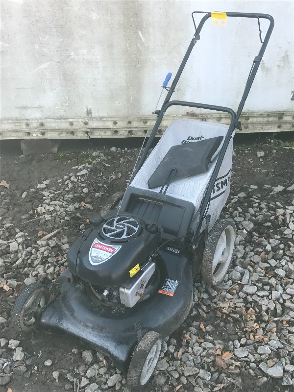 lot 16 image: Craftsman 21 Push Mower