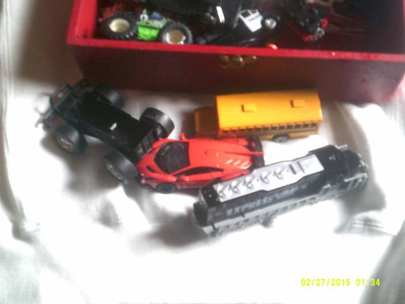 COLLECTIBLE CARS AND TRUCKS