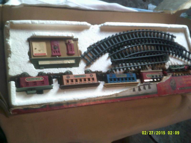 BEDFORD FALLS TRAIN SET