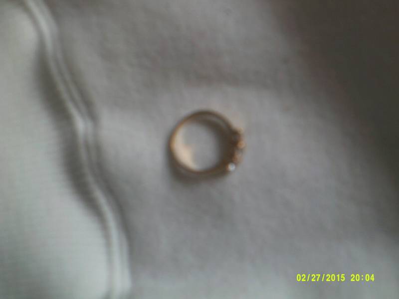 SZ 6 GOLD AND DIAMOND RING