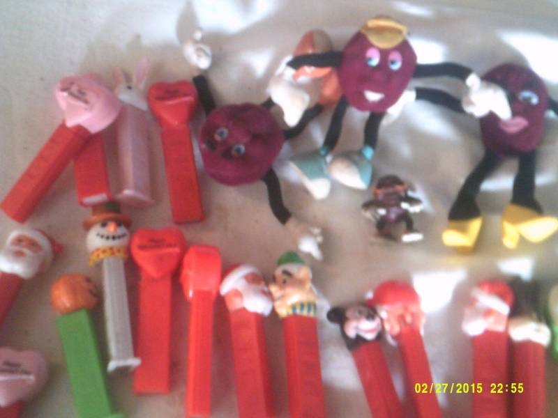 COLLECTIBLE PEZ DIPENCERS , RAISONS , OSCAR MEYER WEINIE WHISTLE