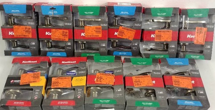 lot 13 image: Kwikset Antiqued Bronze Lever Sets