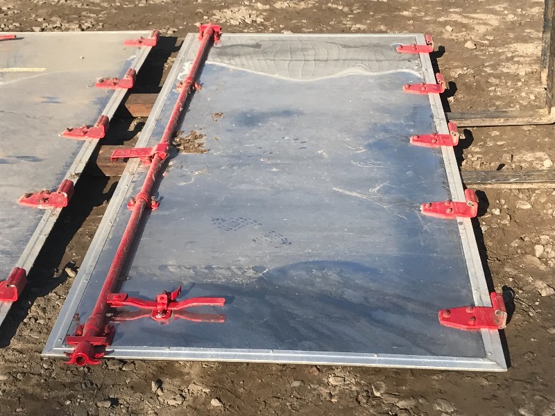 lot 13 image: (2) Great Dane Semi-Trailer Doors