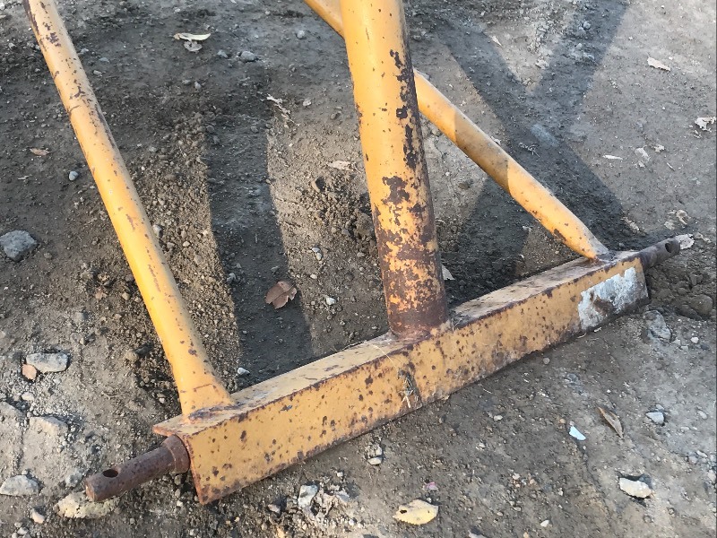 lot 11 image: Three-Point Tractor Jib  Picking Arm