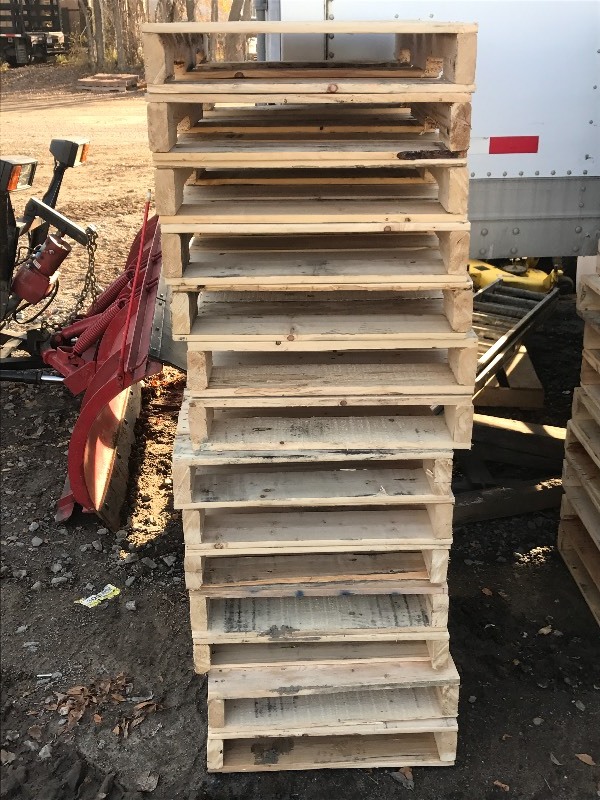 lot 8 image: (14) Heat-Treated Shipping Pallets