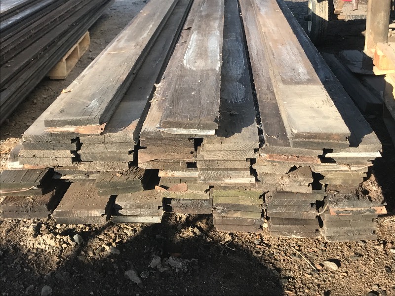 lot 20 image: Pallet Of Vintage 2x8x13ft Tongue & Groove Silo Staves