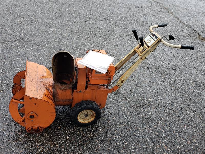 lot 6 image: GardenMark 5HP Gas Snow Blower