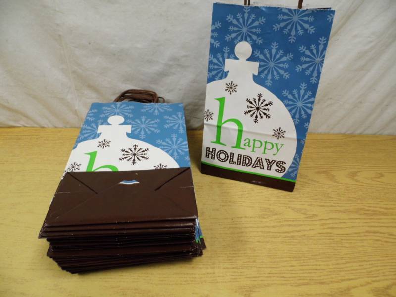 Lot of 50 Gift Bags - Happy Holidays