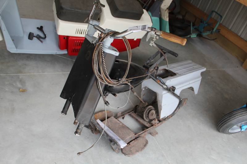 lot 177 image: 1960s Cushman Eagle Frame w Cables