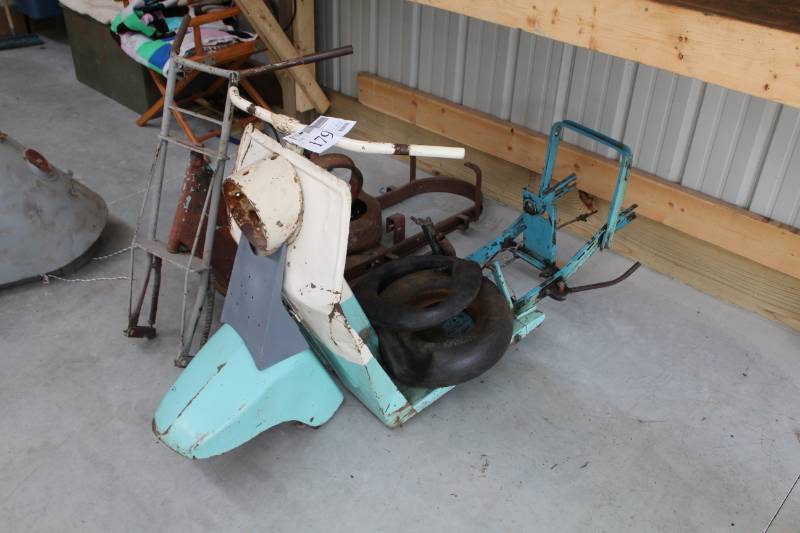lot 179 image: Lot of (2) Cushman Scooters - 1957 Road King, 1950 Series Frame