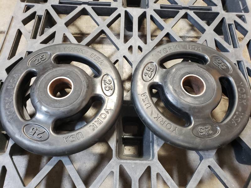 lot 35 image: 25Lbs Bumper Plates