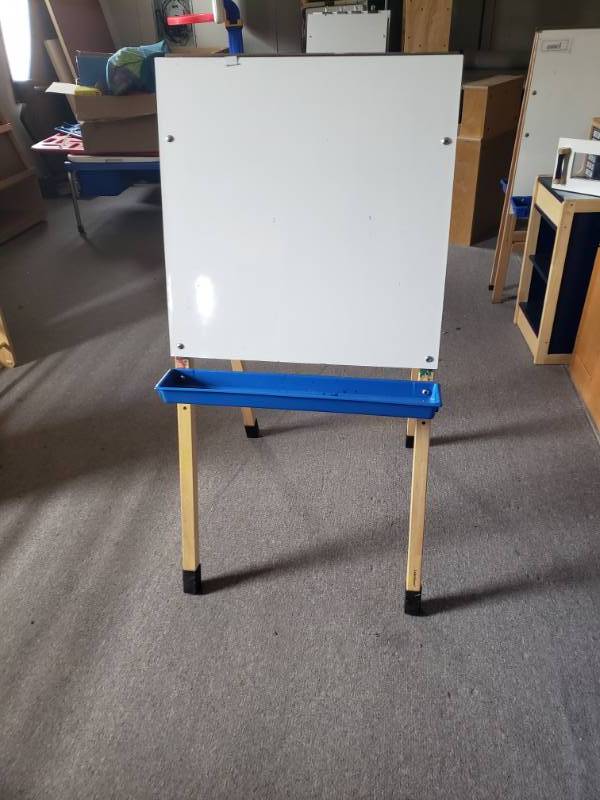lot 63 image: Childrens Easel
