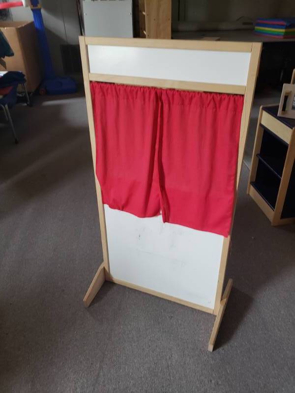 lot 65 image: Childs Puppet Stand