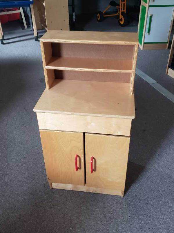 lot 68 image: Childrens Play Kitchen Furniture