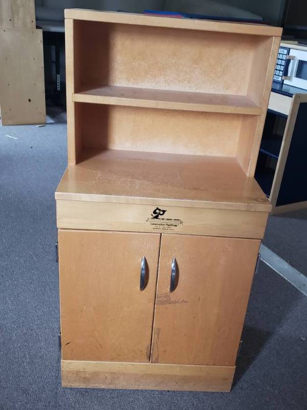lot 69 image: Childrens Play Kitchen Furniture